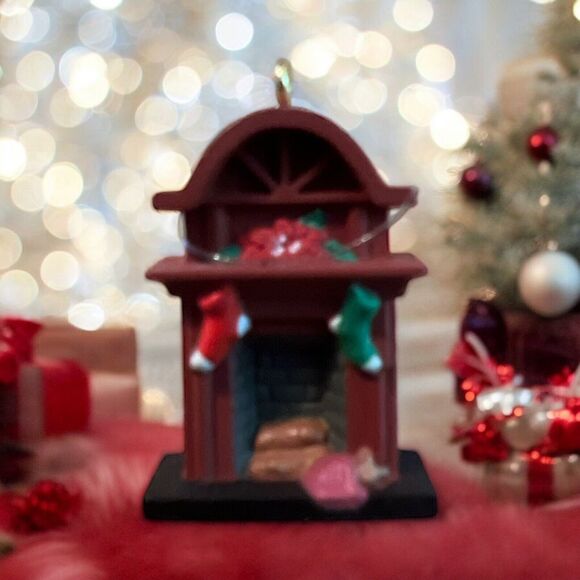 1997 HALLMARK KEEPSAKE READY FOR SANTA MINIATURE MEMBERSHIP ORNAMENT (CB9964) - Picture 2 of 6